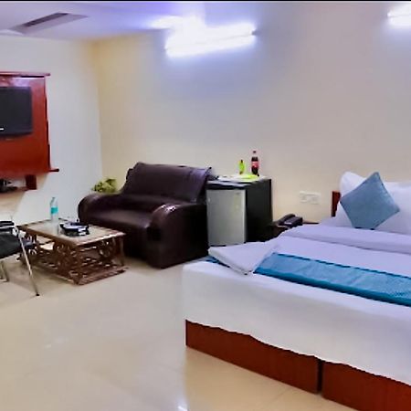 ניו דלהי Happy Inn - Near Saket Metro מראה חיצוני תמונה